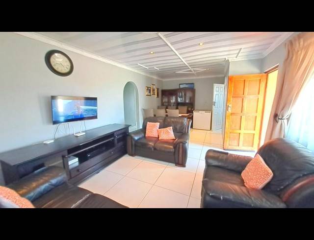 5 BEDROOM HOUSE FOR SALE IN UMLAZI Z
